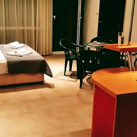 Miramar Palace - Planeta 614 * ساني بيتش